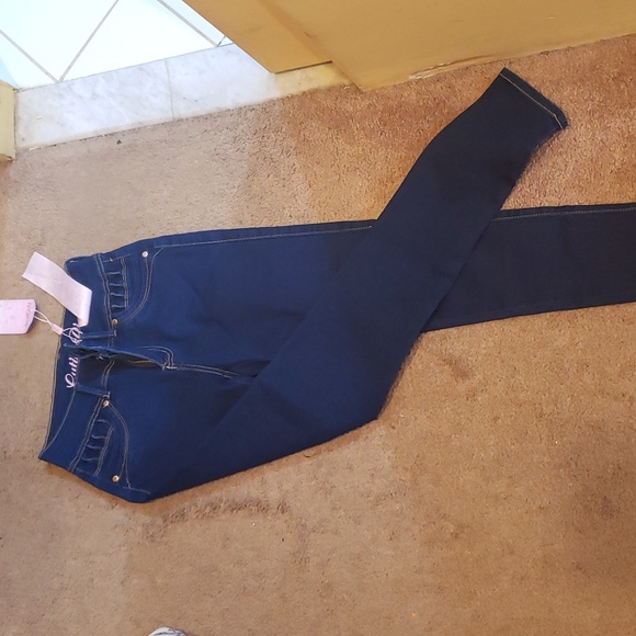 BRAND NEW pair of skinny jeans..CUTIE PIE...size 5 - Picture 2 of 7